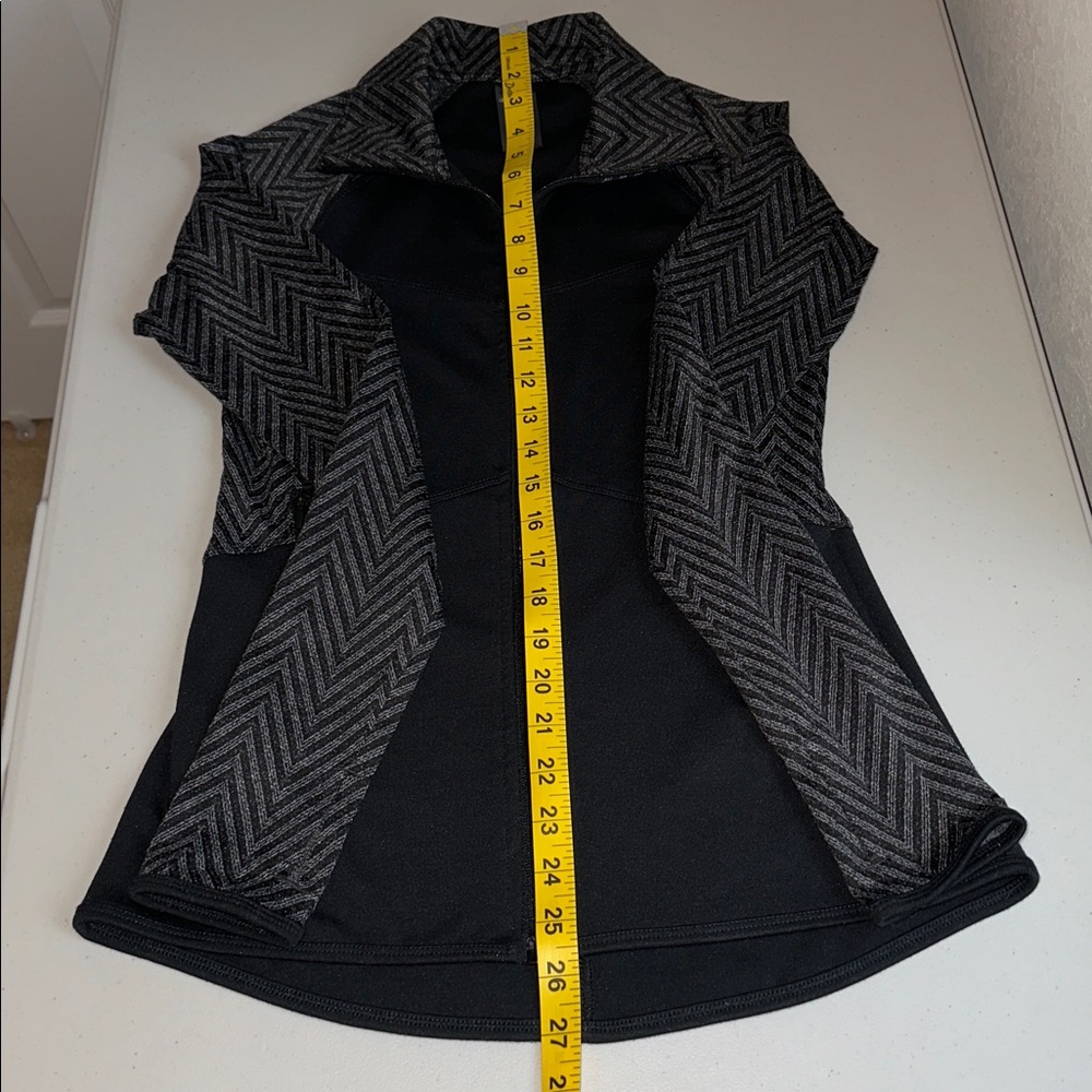 C9 by Champion Athletics Black and Gray Patterned Jacket Size XS. - Picture 11 of 16